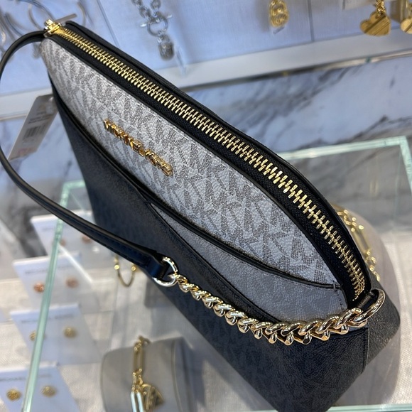 MICHAEL KORS
Jet Set Travel Medium Color-Block Signature Logo Dome Crossbody Bag - Picture 4 of 16